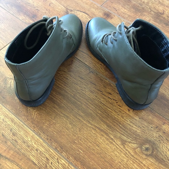 🌸3/$10Shellys London boot 🥾 - Picture 3 of 8